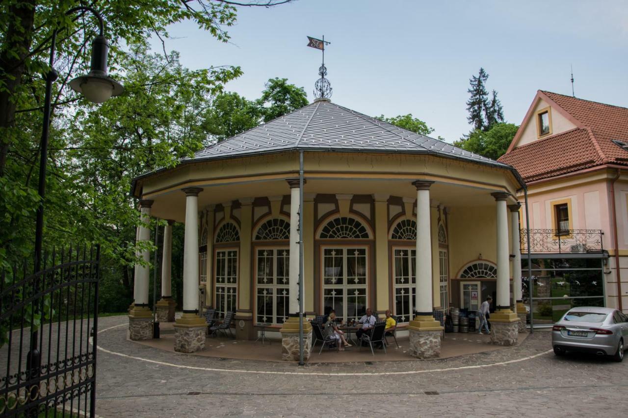 Grand Spa Holiday Home Sklene Teplice Bagian luar foto