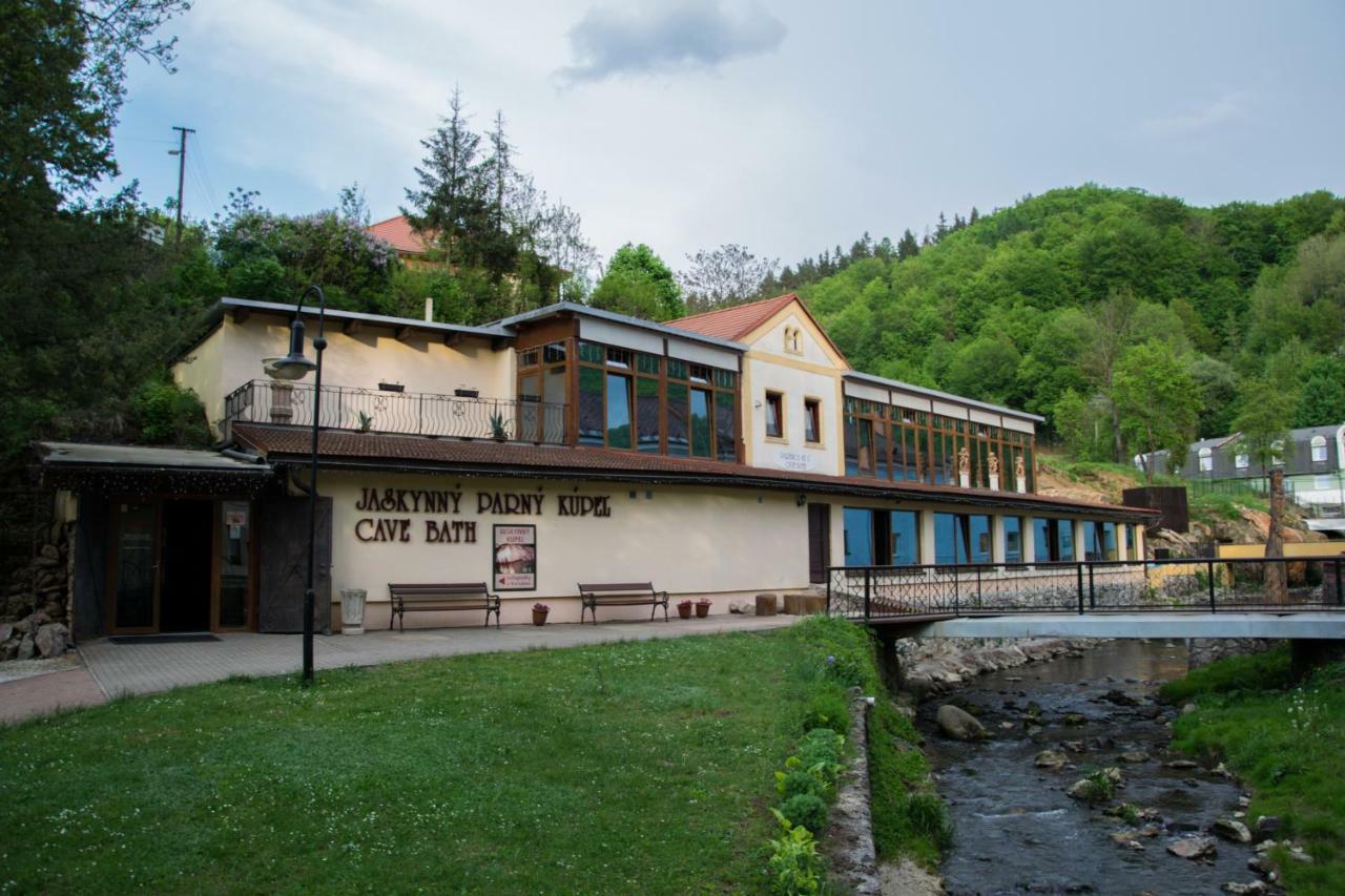 Grand Spa Holiday Home Sklene Teplice Bagian luar foto